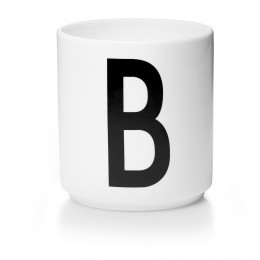 Tasse en porcelaine B